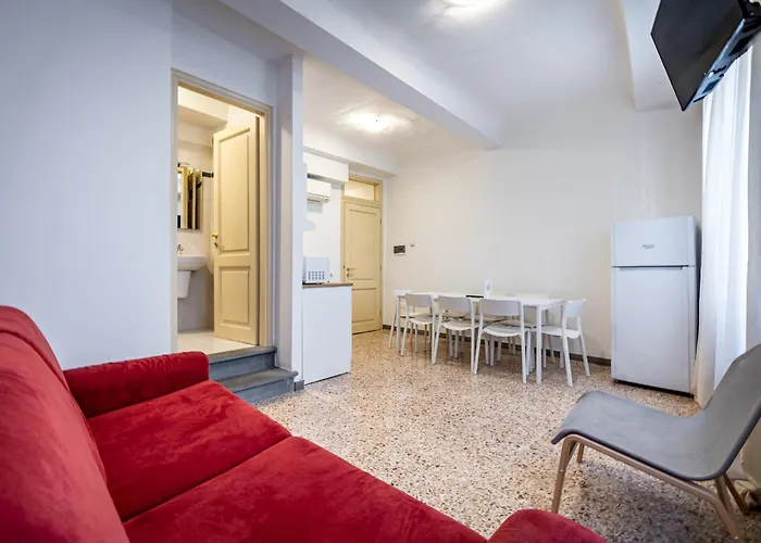 Yid Agnolo Three Bedroom Apartment In Florence